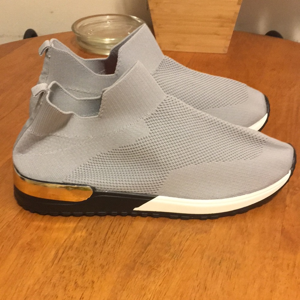 So Cute Fabric Slip on Sneaker